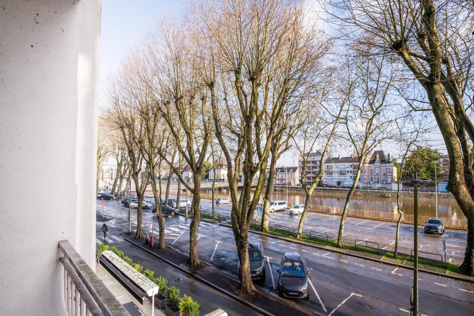 Le Gambetta - T3 Standing Avec Parking, Wifi, Netflix Daire Laval  Dış mekan fotoğraf